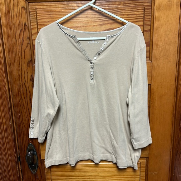 Dress barn 3/4 Sleeve t-shirt with satin trim on collar & satin covered buttons - Picture 2 of 6